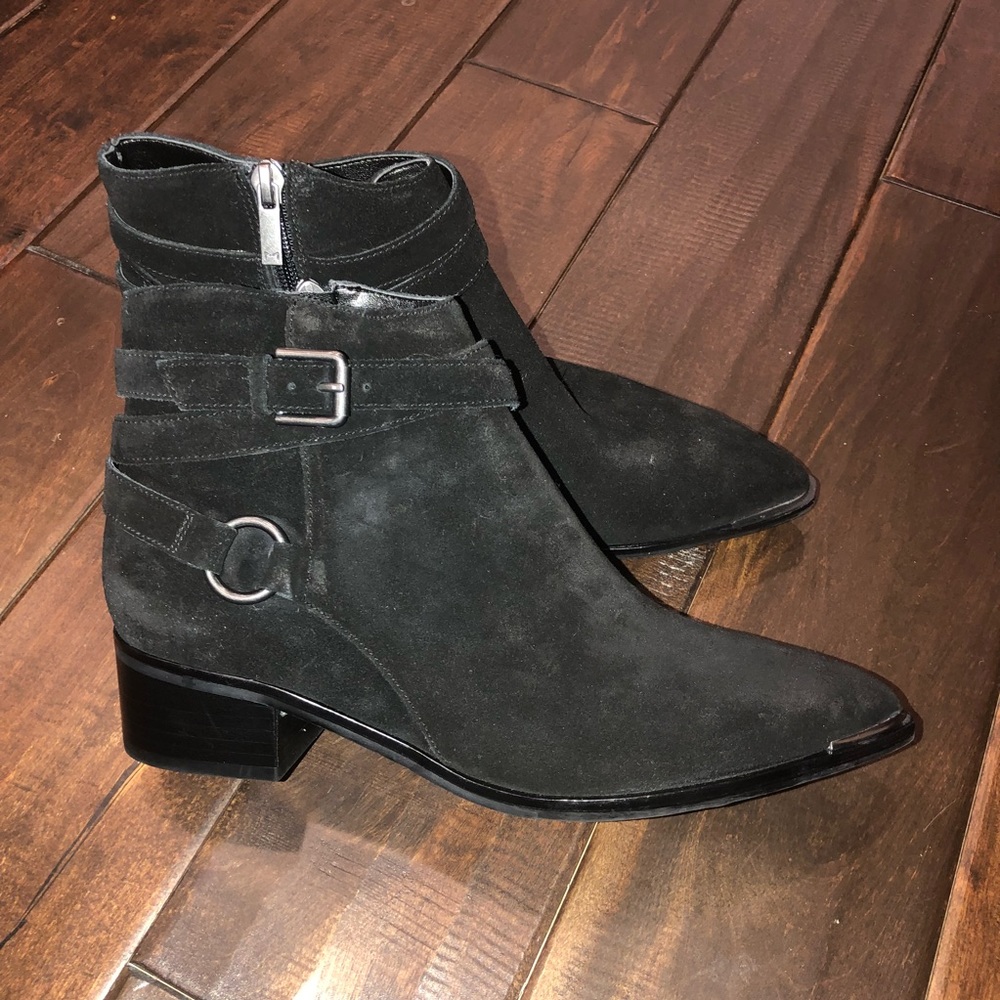 Women’s sz 7.5 Marc fisher black suede ankle boots
